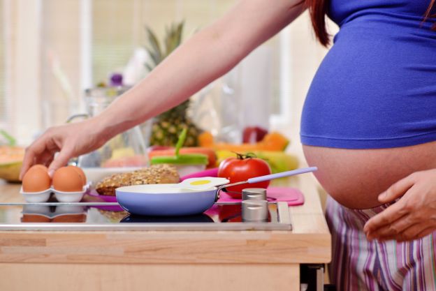 7) Schwangere Frauen essen für 2