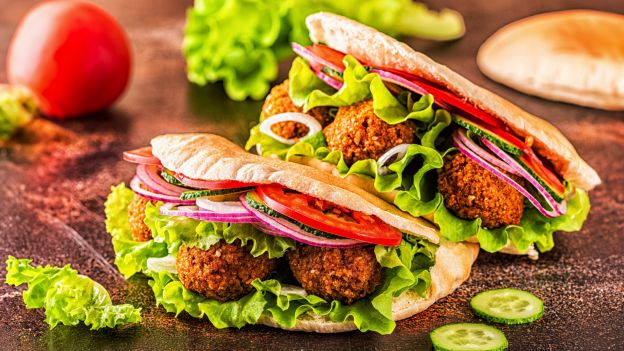 Pita mit Falafel-Bällchen