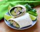 Einfach eingerollt: Wraps mit Avocado, Garnelen und Hummus