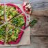 Rote Bete Pizza mit Sprossen und Granatapfelkernen