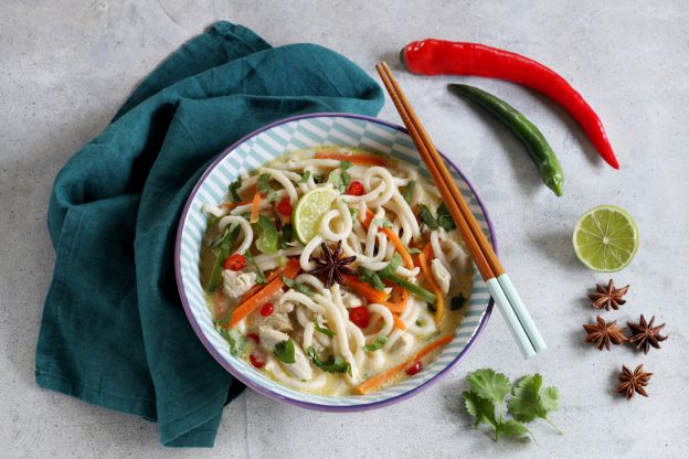 Udon Nudelsuppe mit Hühnchen