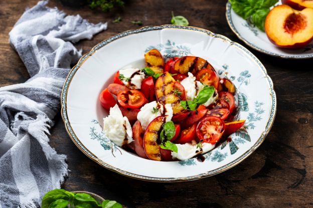 Pfirsich-Caprese-Salat