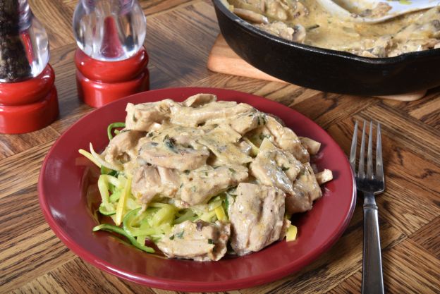 Hühnchen-Stroganoff mit Zoodles