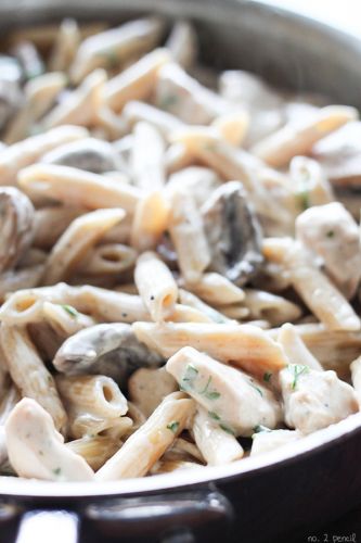 ONE POT: Hähnchen Alfredo mit Champignons
