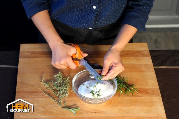 Für ein Salz mit aromatischen Kräutern: Salbei