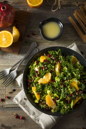 Grünkohl-Granatapfel-Orangen-Salat