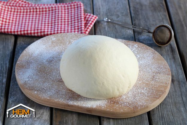 Super leicht gemachter Pizzateig mit Sprudelwasser