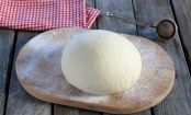 Super leicht gemachter fluffiger Pizzateig mit Sprudelwasser
