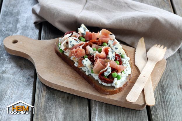 Bruschetta mit Blauschimmelkäse