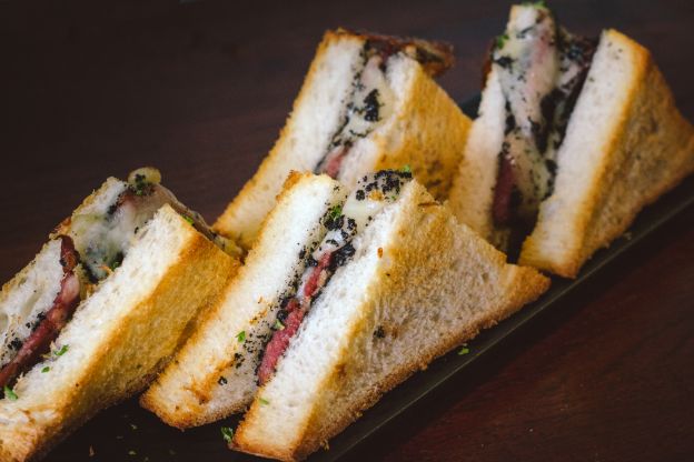 Tramezzini mit Trüffelpaté