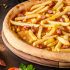 Oktoberfest-Pizza mit Pommes