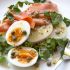Kartoffelsalat mit Ei und Lachs