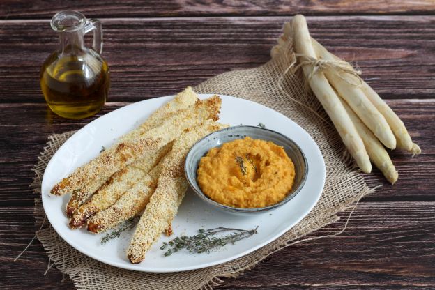 Panierter Spargel mit Möhren Frischkäse Dip