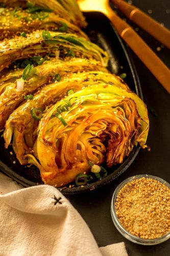 Gegrillter Kohl mit koreanischer Glasur