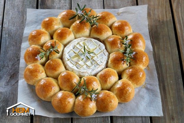 Hefebrioche mit Camembert