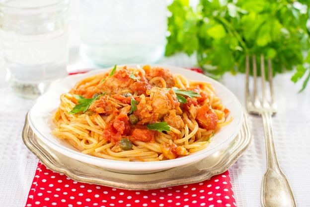 Spaghetti puttanesca <span style=font-size: 1.5rem;>mit Thunfisch</span>