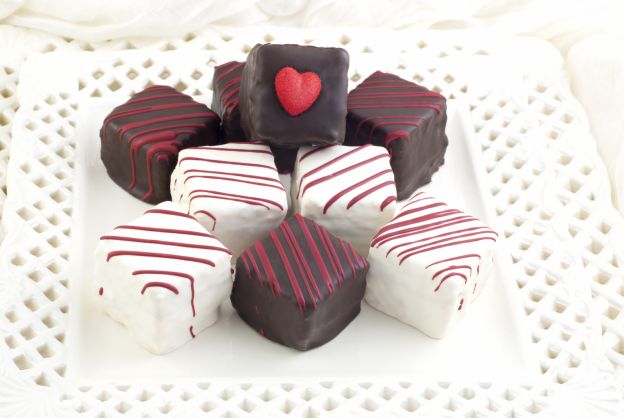 Petit Fours für den Valentinstag