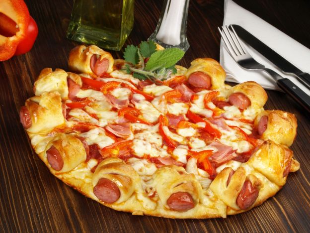 Würstchen-Pizza