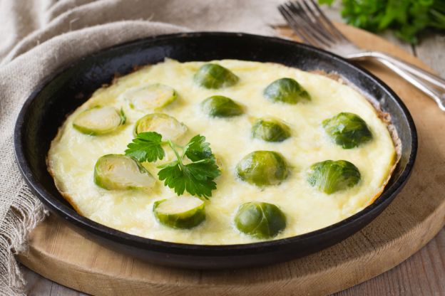 Ihr werdet Rosenkohl lieben: Herzhaftes, saftiges Omelette mit Rosenkohl
