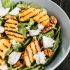Salat mit Pfirsichen und Feta