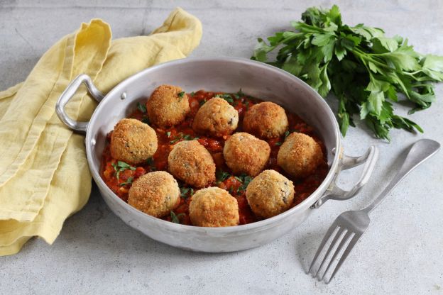 Quinoa-Bällchen in Tomatensauce