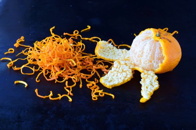 Mandarinenschalen zum Backen und Kochen
