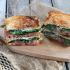 Sandwich mit Serrano-Schinken und Blauschimmelkäse