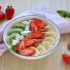 Smoothie Bowl mit Erdbeeren, Kiwi und Banane