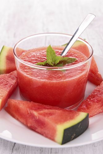 Gazpacho aus Wassermelone und Erdbeeren