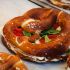 Belegte Laugenbretzel