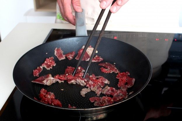 Fleisch anbraten