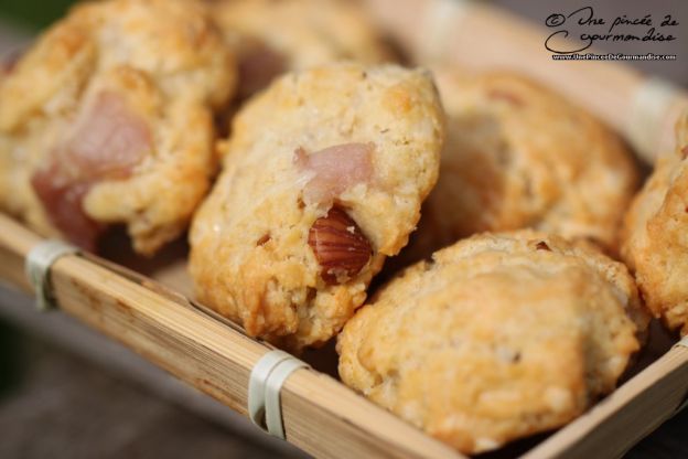 Cookies mit Bacon und Haselnüssen