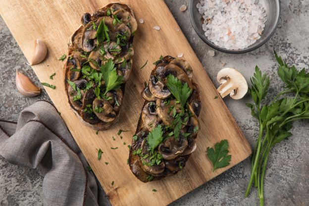 Knoblauchbrot mit Champignons
