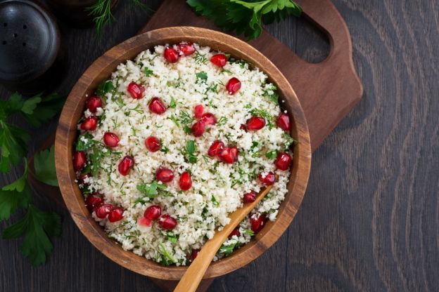 Blumenkohl-Couscous mit Granatapfel & frischen Kräutern