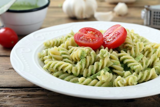 Nudeln mit schnellem Pesto