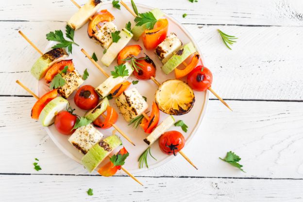 Gegrillte Tomaten-Halloumi-Spieße