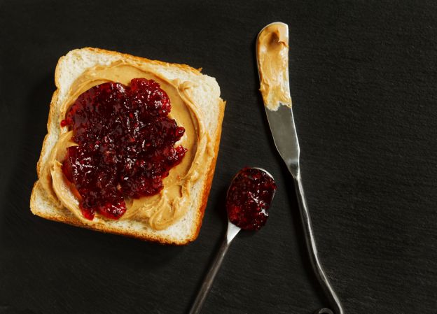 Erdnussbutter und Erdbeermarmelade