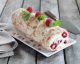 Kuchenrolle mit Baiser und Himbeeren