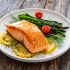 Lachs mit Spargel und Zitronenbutter