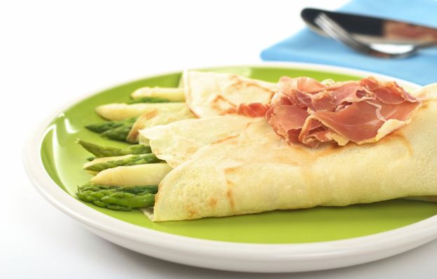 Pfannkuchen mit Spargel und Schinken