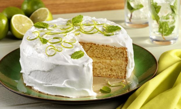 Ein Cocktail wird zum köstlichen Kuchen