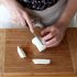 Mozzarella in Scheiben schneiden und 15 Minuten trocknen lassen
