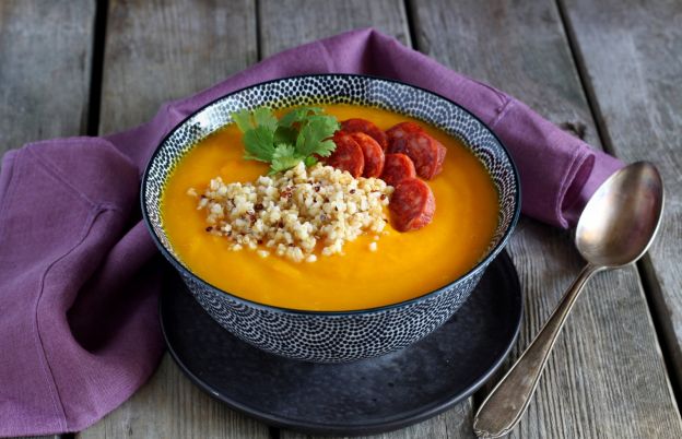 Kürbissuppe mit Quinoas und Chorizo