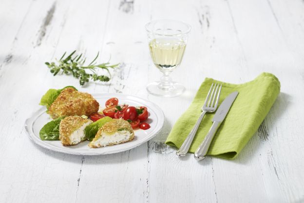 Vegetarische, mit Ziegenkäse gefüllte Schnitzel