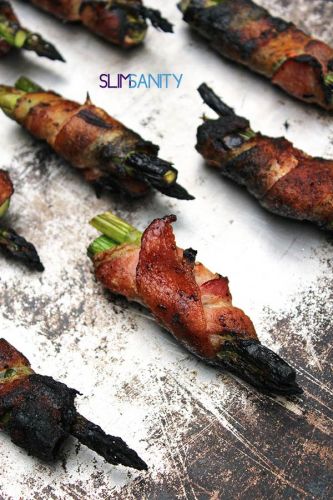 gegrillter Spargel in Speck gewickelt