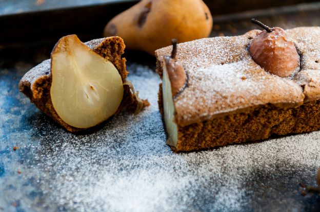 Schokoladenkuchen mit Birne
