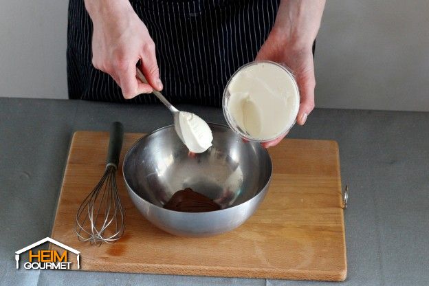 Nutella und Mascarpone in eine Schüssel geben.