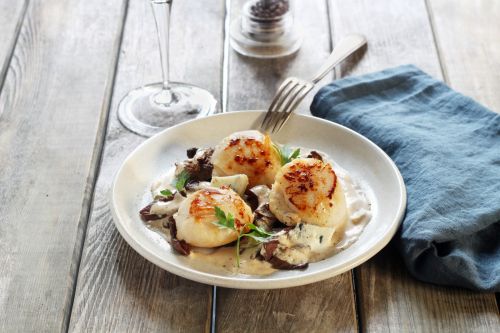 Jakobsmuscheln mit Steinpilzen und Fourme d&rsquo;Ambert