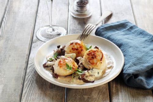 Jakobsmuscheln mit Steinpilzen und Fourme d&amp;#39;Ambert