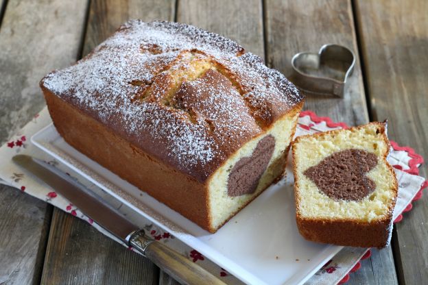 Vanille-Rührkuchen mit Schokoladenherz